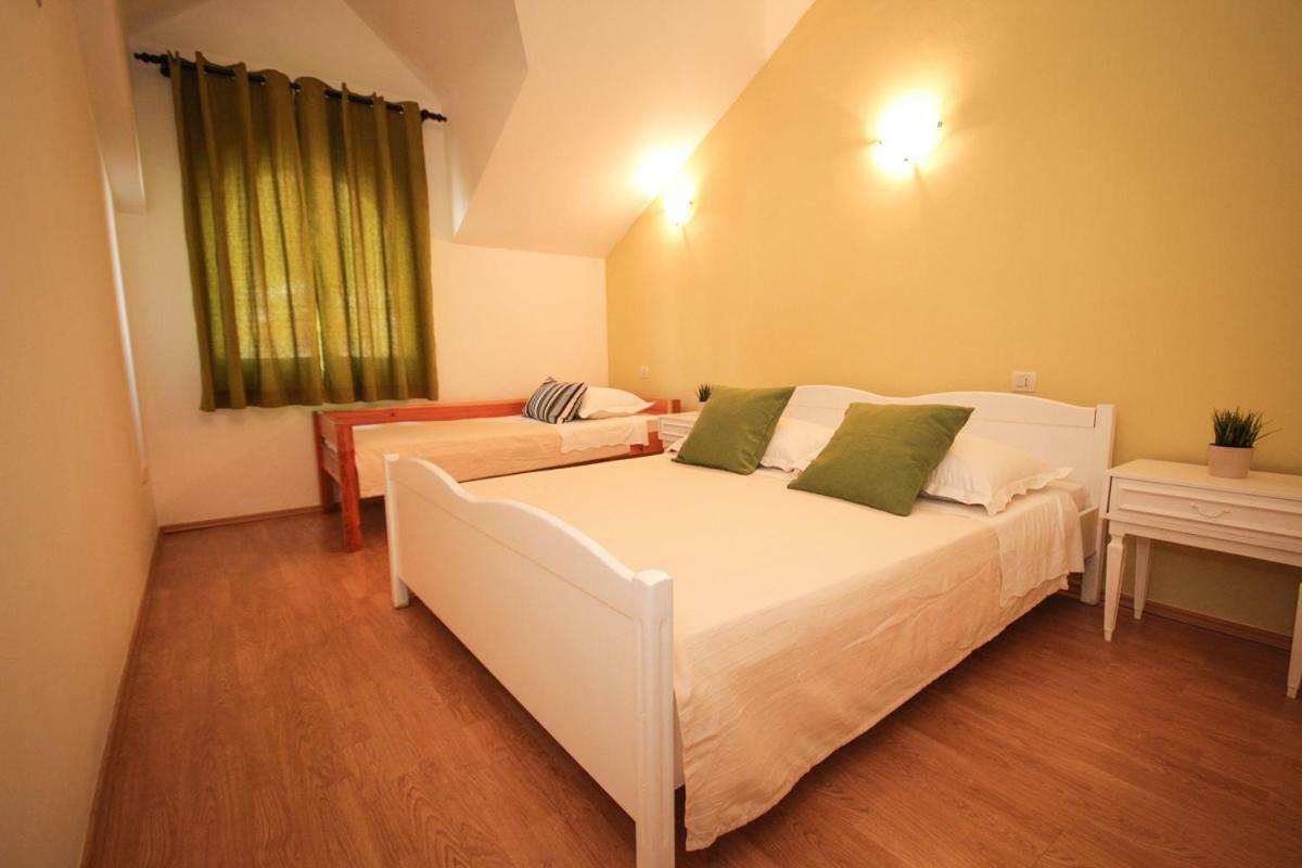 Apartmani Kristijan Jesenice  Extérieur photo